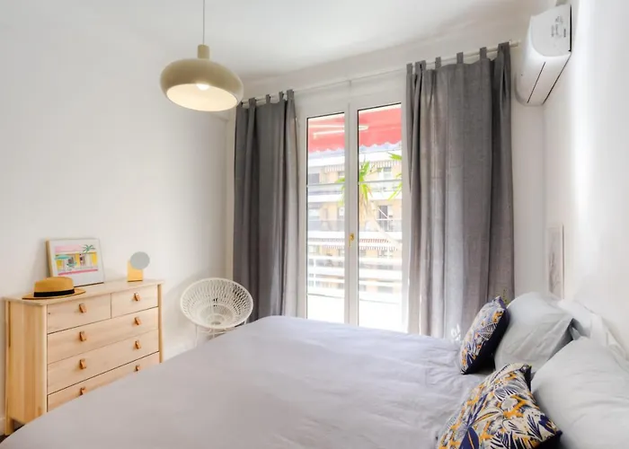 #29 Gambetta Ac Sea View 2 Bedrooms 1min Walk To Promenade & Sea *